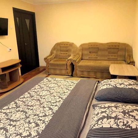 Gil Apartment 2К Квартира Центр Пл Петефи 9A Uzjhorod Exteriör bild