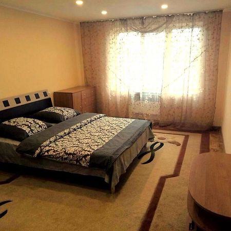 Gil Apartment 2К Квартира Центр Пл Петефи 9A Uzjhorod Exteriör bild
