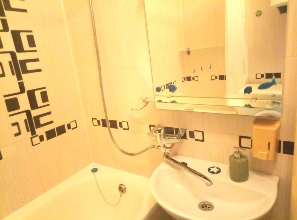 Gil Apartment 2К Квартира Центр Пл Петефи 9A Uzjhorod Exteriör bild