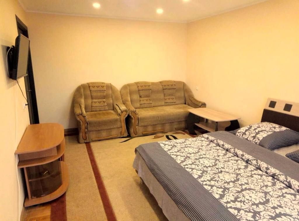 Gil Apartment 2К Квартира Центр Пл Петефи 9A Uzjhorod Exteriör bild